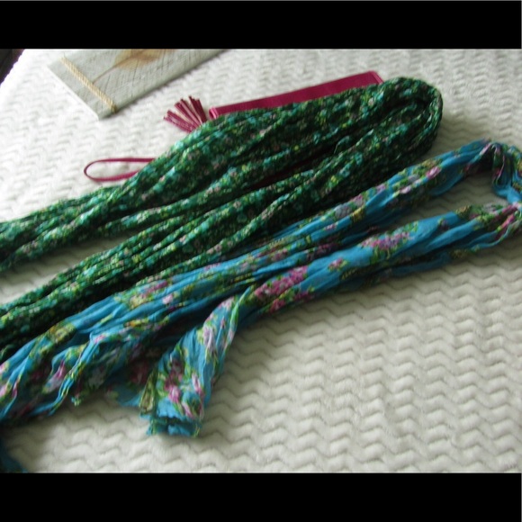 Lot Of 2 Flowered Scarfs - Picture 4 of 4